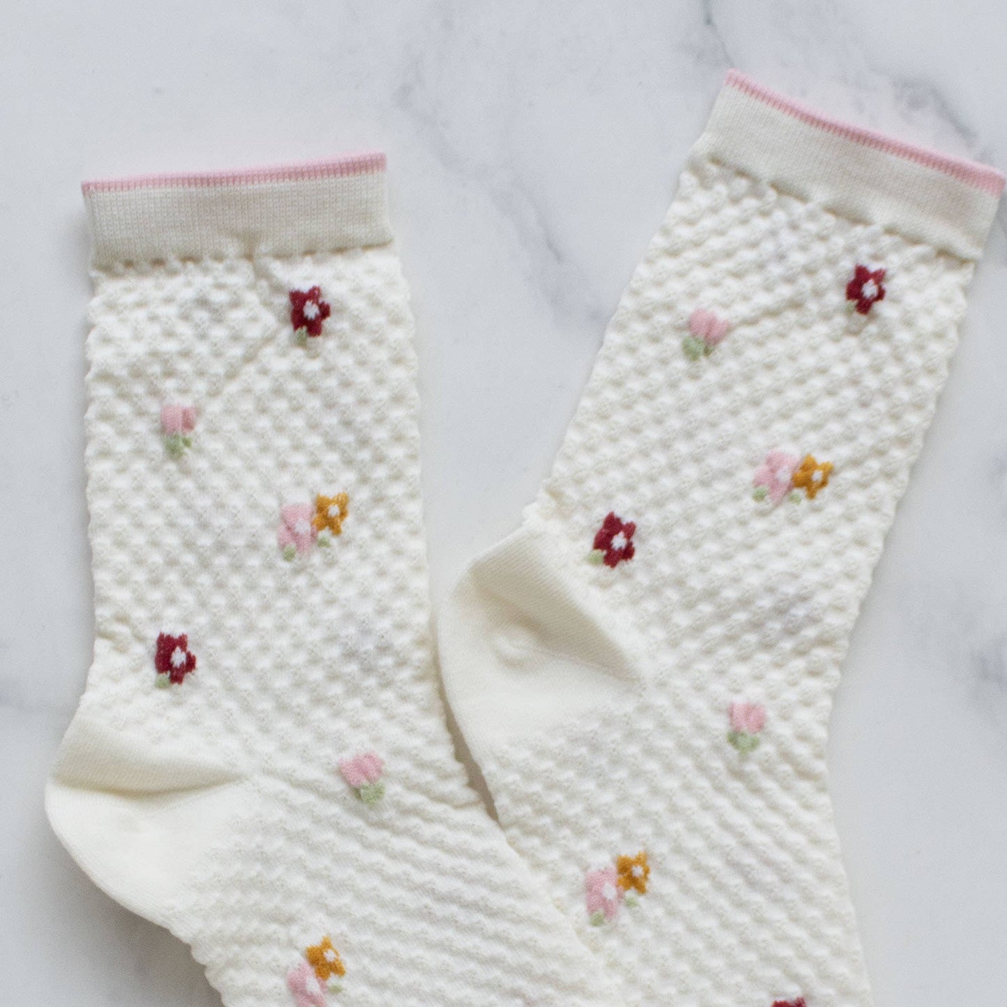 Embossed Flower Casal Socks