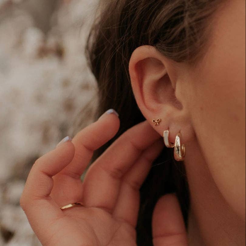 Bow Flat Back Studs