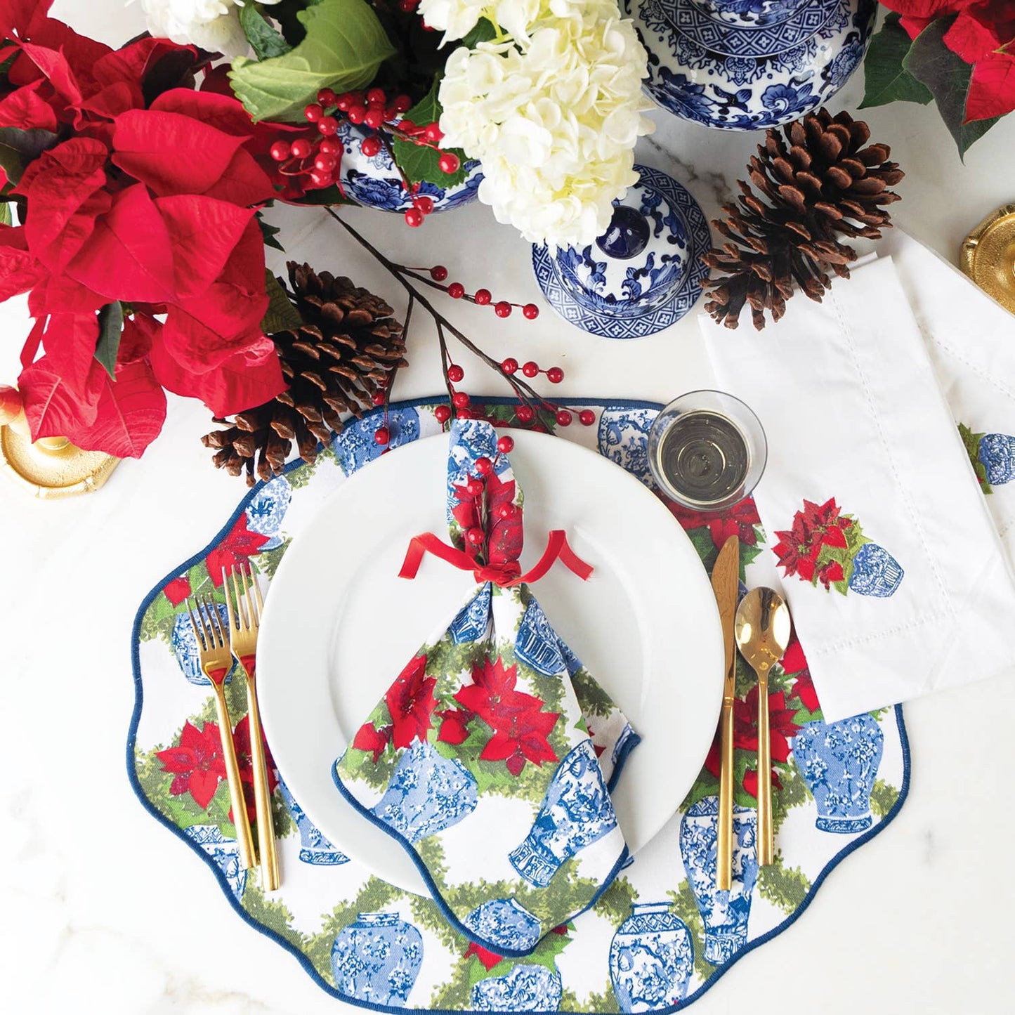 Poinsettias Reversible Scalloped Placemat