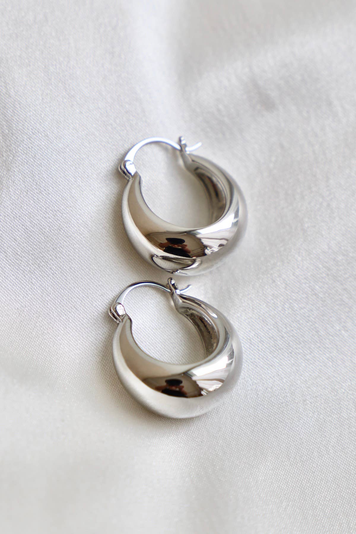 COCO CHUNKY HOOP-SILVER at Vogue Villa