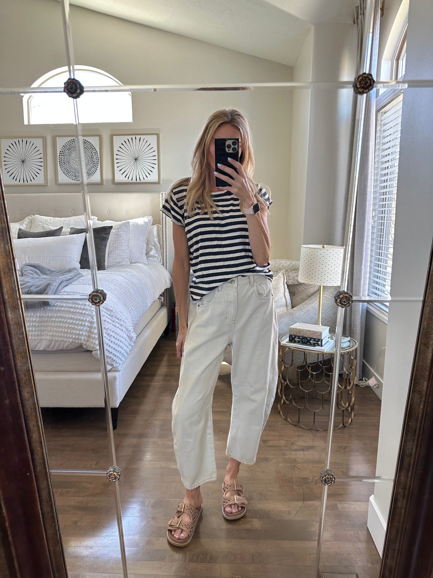 Barrel Jeans in Black or Ecru